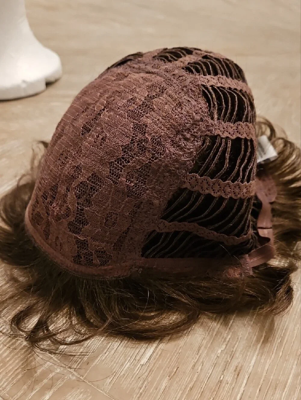 Short Layered Women's Wig in Brown - Classic Everyday Style